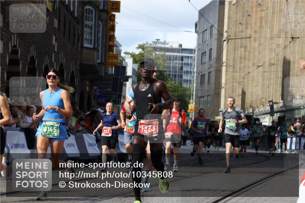 13.09.2026 - 21. swb-Marathon Bremen Strokosch-Dieckow http://msf.ph/oto/10345808 13.09.2026 13:27:55 Ziel 323, 593, 857, 940, 1006, 1373, 1574, 1932, 2345, 2668, 2686, 3013, 3460, 3521, 3970, 4421, 4496, 4593, 5081, 5220, 5290, 5358, 5557, 5616, 6067, 6306, 7110, 7358, 9727, 1343, 3480, 5360, 7926, 8188, 8656, 9145, 9167, 9168, 9543, 9881, 13069 meine-sportfotos.de
