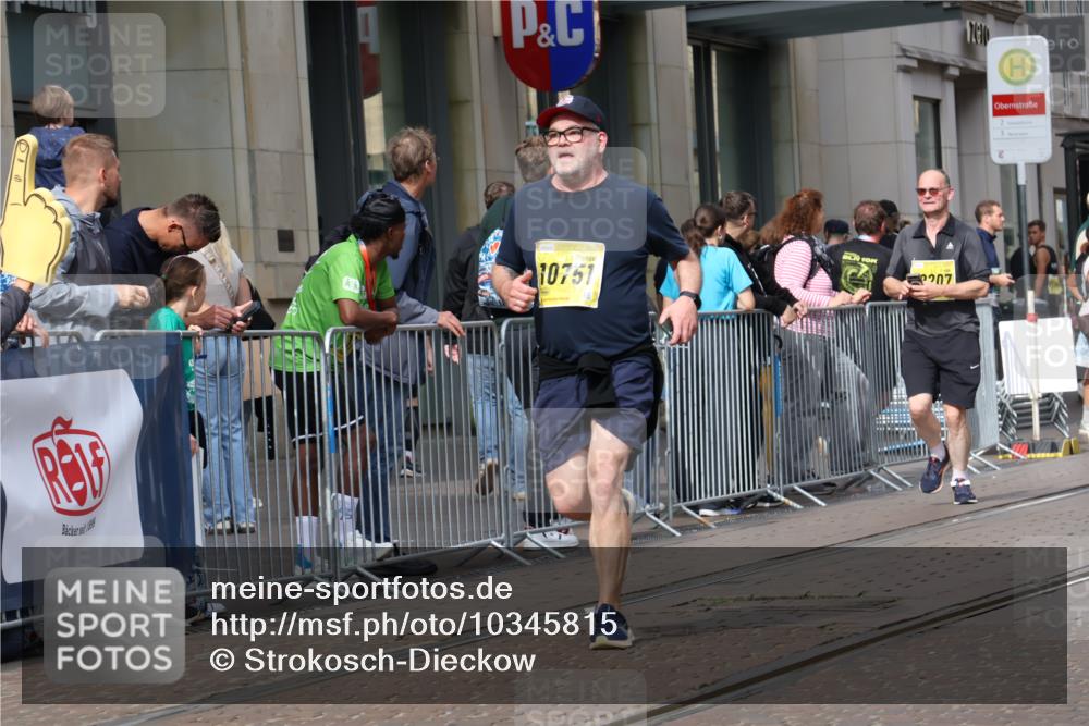 13.09.2026 - 21. swb-Marathon Bremen Strokosch-Dieckow http://msf.ph/oto/10345815 13.09.2026 11:09:52 Ziel 10299, 10361, 10362, 10751, 10963, 11080, 11119, 11382, 11725, 11732, 11933, 12117, 12207, 12293, 10234, 10386, 10417, 10424, 10435, 10645, 10696, 10712, 10737, 10785, 10990, 10991, 11192, 11383, 11437, 11441, 11937, 12409, 12449 meine-sportfotos.de