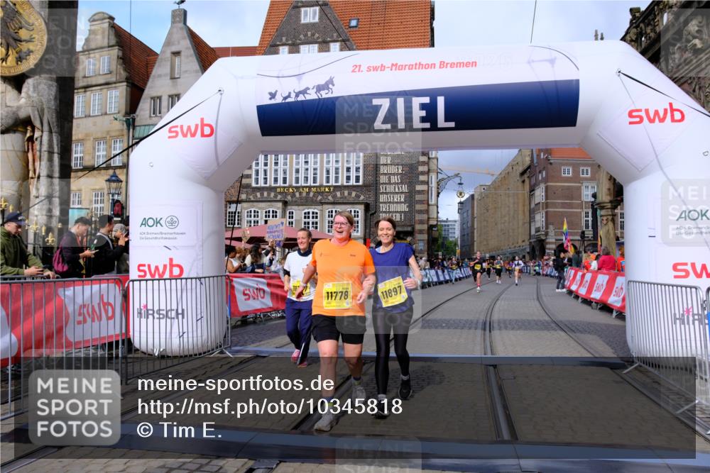 13.09.2026 - 21. swb-Marathon Bremen Tim E. http://msf.ph/oto/10345818 13.09.2026 11:16:06 Ziel 10474, 10572, 10900, 11217, 11307, 11549, 11778, 11897, 11940, 12046, 12137 meine-sportfotos.de