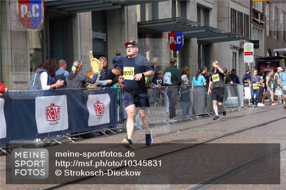 13.09.2026 - 21. swb-Marathon Bremen Strokosch-Dieckow http://msf.ph/oto/10345831 13.09.2026 11:09:53 Ziel 10299, 10361, 10362, 10706, 10751, 10963, 11080, 11119, 11382, 11725, 11732, 11933, 12117, 12207, 12293, 10234, 10386, 10417, 10424, 10435, 10645, 10696, 10712, 10737, 10785, 10990, 10991, 11192, 11383, 11437, 11441, 11937, 12409, 12449 meine-sportfotos.de