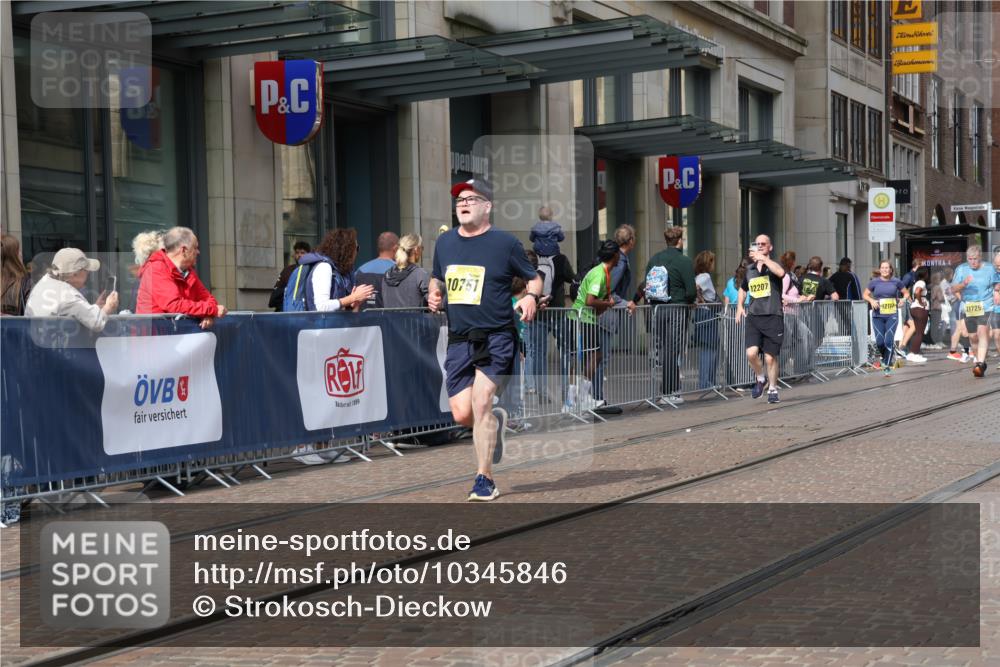 13.09.2026 - 21. swb-Marathon Bremen Strokosch-Dieckow http://msf.ph/oto/10345846 13.09.2026 11:09:53 Ziel 10299, 10361, 10362, 10706, 10751, 10963, 11080, 11119, 11382, 11725, 11732, 11933, 12117, 12207, 12293, 10234, 10386, 10417, 10424, 10435, 10645, 10696, 10712, 10737, 10785, 10990, 10991, 11192, 11383, 11437, 11441, 11937, 12409, 12449 meine-sportfotos.de