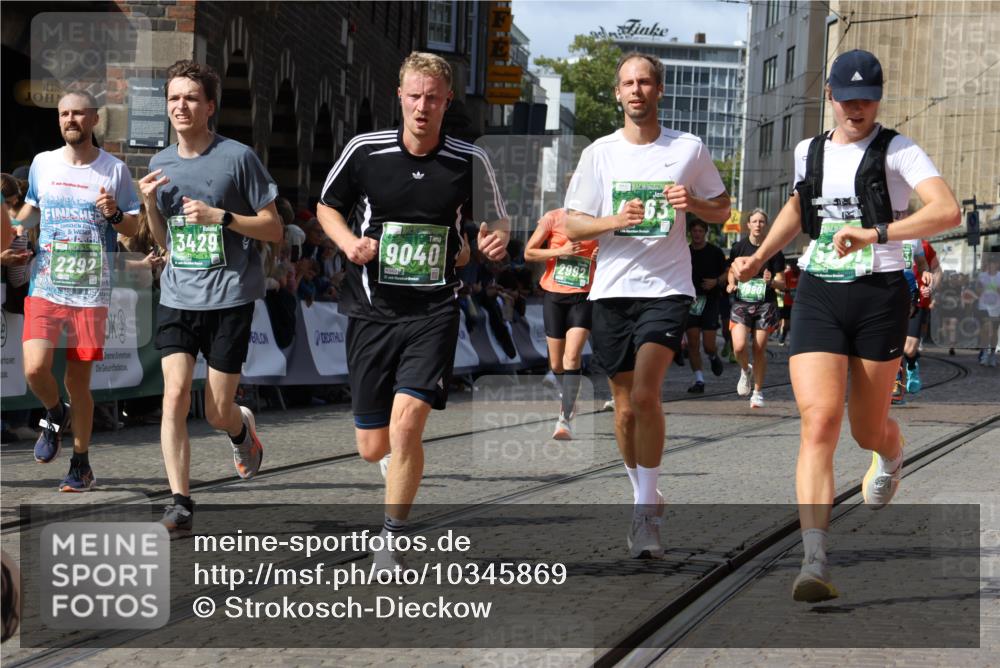 13.09.2026 - 21. swb-Marathon Bremen Strokosch-Dieckow http://msf.ph/oto/10345869 13.09.2026 13:32:27 Ziel 1369, 2310, 2934, 3650, 3946, 4057, 4566, 4797, 4979, 5628, 6116, 6258, 6475, 6857, 6875, 7182, 7526, 7553, 7818, 8610, 9394, 9640, 13029, 13182, 1437, 1687, 2292, 2293, 2611, 2992, 3354, 3429, 3878, 3895, 4323, 4380, 4862, 5398, 6583, 6593, 6718, 6760, 7016, 7173, 7466, 7758, 7990, 8344, 8957, 9175 meine-sportfotos.de