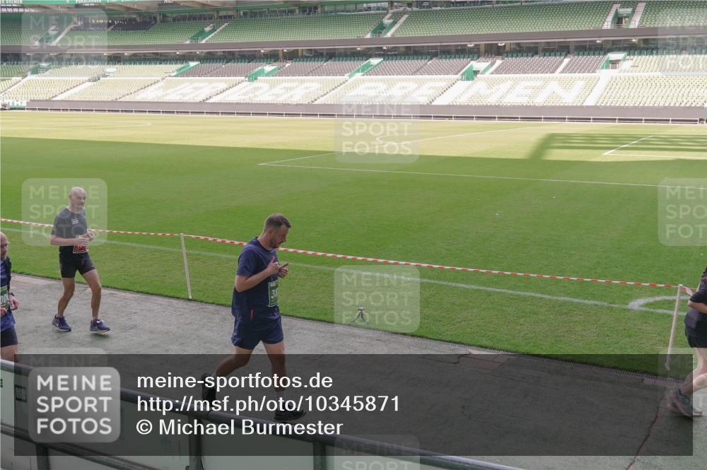 13.09.2026 - 21. swb-Marathon Bremen Michael Burmester http://msf.ph/oto/10345871 13.09.2026 13:33:21 Laufen im Stadion 155, 344, 350, 386, 428, 490, 594, 617, 690, 765, 786, 787, 1001, 1048, 1051, 1098, 1133, 1292, 1377, 1427, 1444, 1557, 1591, 1592, 1661, 1760, 1801, 1827, 1897, 1923, 1996, 2077, 2132, 2226, 2230, 2231, 2253, 2270, 2274, 2320, 2374, 2399, 2400, 2456, 2479, 2511, 2514, 2515, 2523, 2539, 2543, 2556, 2616, 2630, 2641, 2649, 2718, 2735, 2757, 2769, 2787, 2848, 2982, 3014, 3345, 3350, 3443, 3503, 3577, 3601, 3614, 3746, 3797, 3875, 3901, 3911, 3952, 4001 meine-sportfotos.de