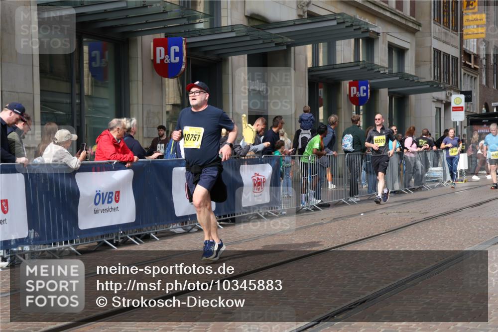 13.09.2026 - 21. swb-Marathon Bremen Strokosch-Dieckow http://msf.ph/oto/10345883 13.09.2026 11:09:54 Ziel 10169, 10299, 10361, 10362, 10706, 10751, 10890, 10963, 11080, 11119, 11382, 11725, 11732, 11933, 11957, 12117, 12207, 12293, 12550, 10234, 10386, 10417, 10424, 10435, 10645, 10696, 10712, 10737, 10785, 10990, 10991, 11119, 11192, 11383, 11437, 11441, 11937, 12409, 12449 meine-sportfotos.de
