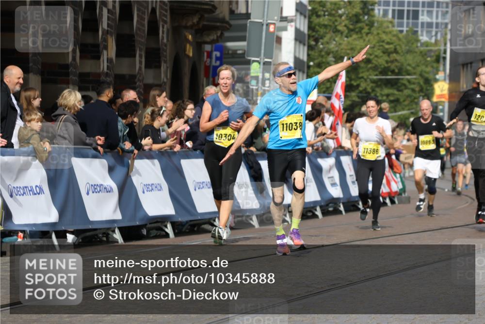 13.09.2026 - 21. swb-Marathon Bremen Strokosch-Dieckow http://msf.ph/oto/10345888 13.09.2026 10:52:59 Ziel 10193, 10339, 10652, 10734, 10812, 10827, 10906, 10958, 11002, 11109, 11144, 11350, 11362, 11597, 11604, 11605, 12338, 12361, 12399, 12439, 12533, 10284, 10585, 10714, 11012, 11282, 11575, 12170, 12369, 12398 meine-sportfotos.de