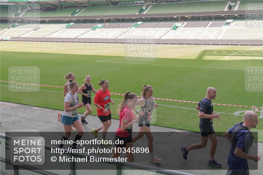 13.09.2026 - 21. swb-Marathon Bremen Michael Burmester http://msf.ph/oto/10345896 13.09.2026 13:33:23 Laufen im Stadion 155, 344, 350, 386, 428, 490, 594, 617, 690, 709, 765, 786, 787, 1001, 1048, 1051, 1098, 1133, 1292, 1377, 1427, 1444, 1557, 1591, 1592, 1661, 1760, 1827, 1897, 1923, 1996, 2077, 2132, 2226, 2230, 2231, 2253, 2270, 2274, 2320, 2374, 2399, 2400, 2456, 2479, 2511, 2514, 2515, 2523, 2539, 2543, 2556, 2616, 2630, 2641, 2649, 2718, 2735, 2757, 2769, 2787, 2848, 2982, 3014, 3345, 3350, 3443, 3503, 3577, 3601, 3614, 3746, 3797, 3875, 3901, 3911, 3952, 4001 meine-sportfotos.de