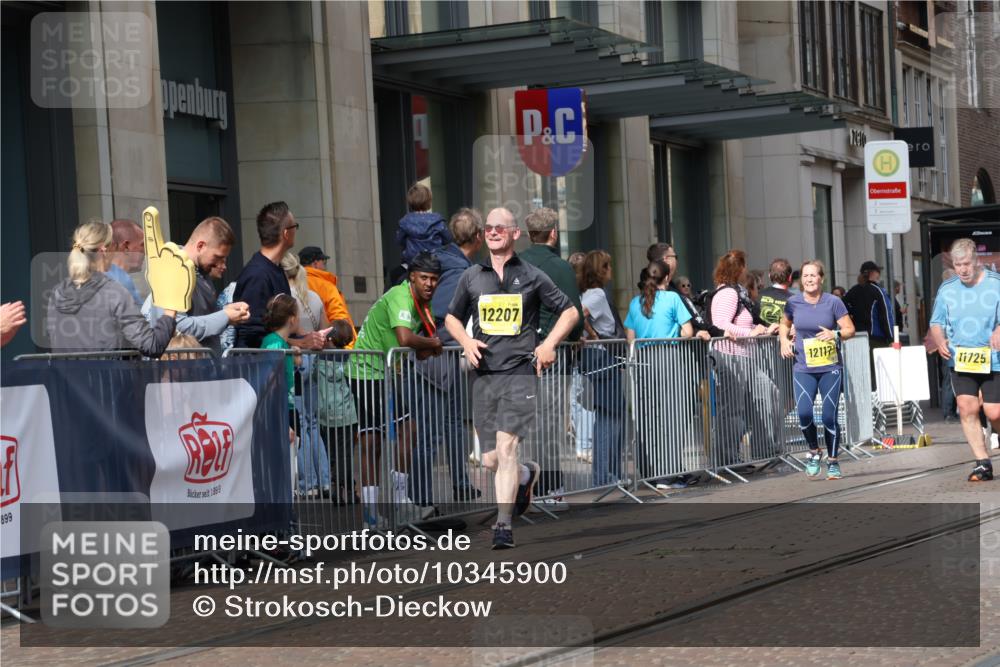 13.09.2026 - 21. swb-Marathon Bremen Strokosch-Dieckow http://msf.ph/oto/10345900 13.09.2026 11:09:55 Ziel 10169, 10299, 10361, 10362, 10706, 10751, 10890, 10963, 11080, 11382, 11725, 11732, 11933, 11957, 12117, 12207, 12293, 12550, 10234, 10386, 10417, 10424, 10435, 10645, 10696, 10712, 10737, 10785, 10990, 10991, 11119, 11192, 11383, 11437, 11441, 11937, 12409, 12449 meine-sportfotos.de