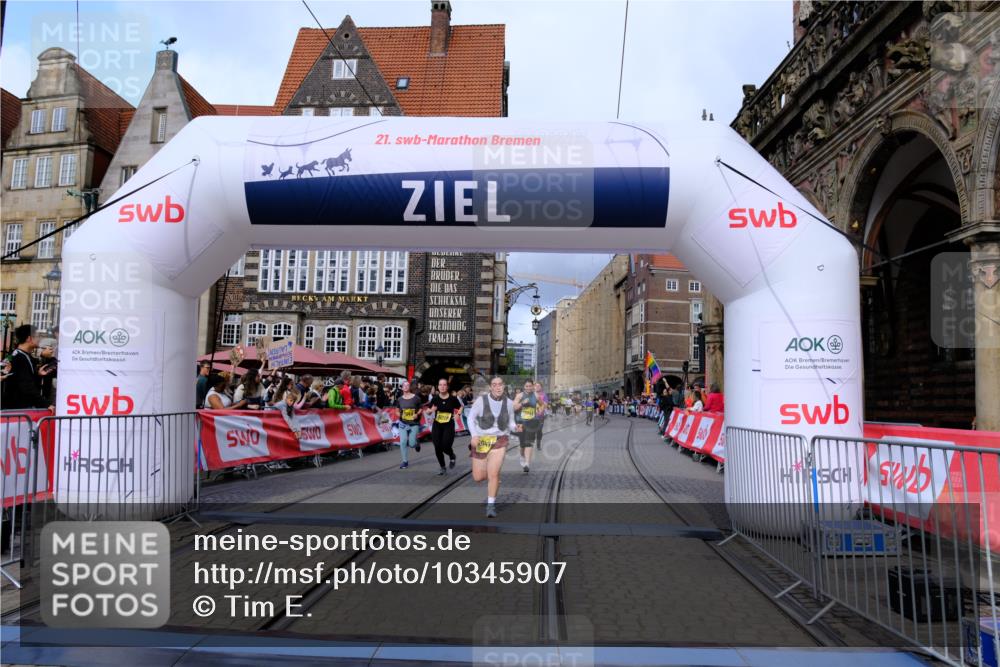 13.09.2026 - 21. swb-Marathon Bremen Tim E. http://msf.ph/oto/10345907 13.09.2026 11:16:12 Ziel 10474, 10665, 10900, 11217, 11307, 11549, 11613, 11778, 11897, 11940, 12046, 12306 meine-sportfotos.de