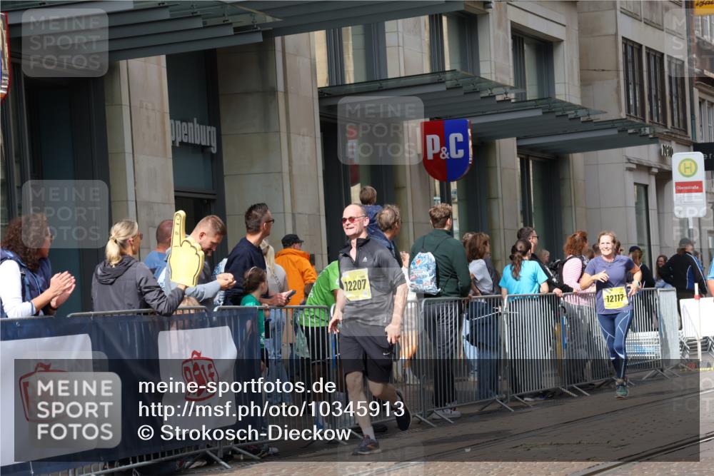 13.09.2026 - 21. swb-Marathon Bremen Strokosch-Dieckow http://msf.ph/oto/10345913 13.09.2026 11:09:55 Ziel 10169, 10299, 10361, 10362, 10706, 10751, 10890, 10963, 11080, 11382, 11725, 11732, 11933, 11957, 12117, 12207, 12293, 12550, 10234, 10386, 10417, 10424, 10435, 10645, 10696, 10712, 10737, 10785, 10990, 10991, 11119, 11192, 11383, 11437, 11441, 11937, 12409, 12449 meine-sportfotos.de