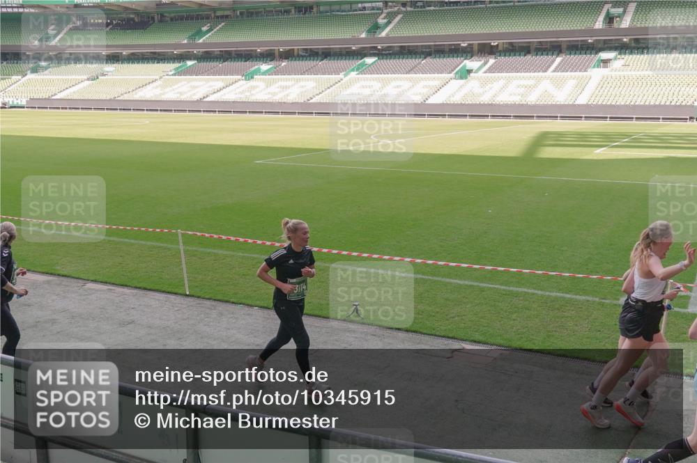13.09.2026 - 21. swb-Marathon Bremen Michael Burmester http://msf.ph/oto/10345915 13.09.2026 13:33:25 Laufen im Stadion 155, 344, 350, 386, 428, 490, 594, 617, 690, 709, 765, 786, 787, 1001, 1048, 1051, 1098, 1133, 1292, 1377, 1427, 1444, 1557, 1591, 1592, 1661, 1760, 1827, 1897, 1923, 1996, 2077, 2132, 2226, 2230, 2231, 2253, 2270, 2274, 2320, 2374, 2399, 2400, 2456, 2479, 2511, 2514, 2515, 2523, 2539, 2543, 2556, 2616, 2630, 2641, 2649, 2718, 2735, 2757, 2769, 2787, 2848, 2982, 3014, 3345, 3350, 3443, 3503, 3577, 3601, 3614, 3746, 3797, 3875, 3901, 3911, 3952, 4001 meine-sportfotos.de