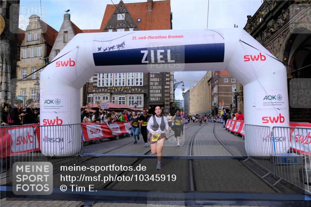 13.09.2026 - 21. swb-Marathon Bremen Tim E. http://msf.ph/oto/10345919 13.09.2026 11:16:13 Ziel 10474, 10665, 10900, 11217, 11307, 11549, 11613, 11778, 11897, 11940, 12046, 12306 meine-sportfotos.de