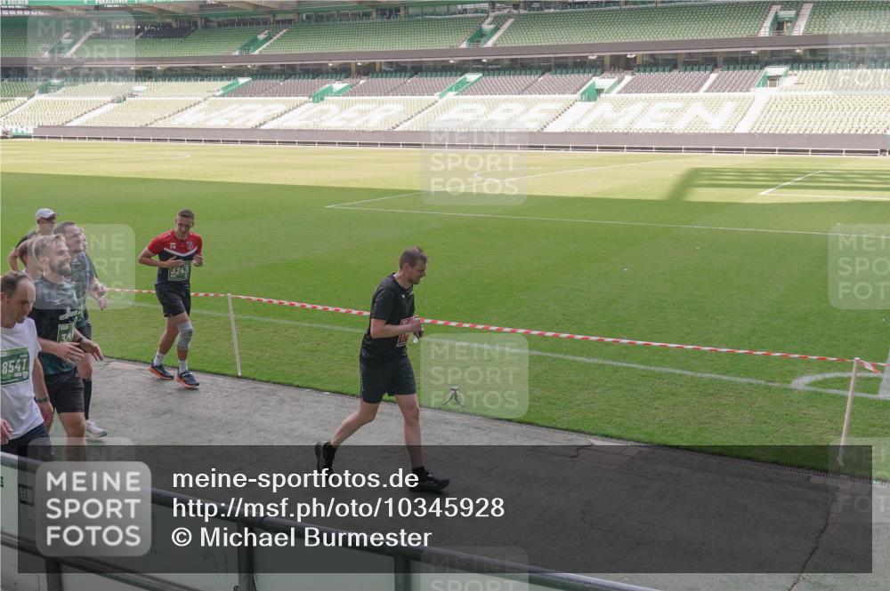 13.09.2026 - 21. swb-Marathon Bremen Michael Burmester http://msf.ph/oto/10345928 13.09.2026 13:33:28 Laufen im Stadion 155, 344, 350, 428, 490, 594, 679, 690, 709, 765, 786, 787, 916, 1001, 1048, 1051, 1098, 1133, 1292, 1377, 1427, 1444, 1557, 1591, 1592, 1661, 1703, 1760, 1827, 1897, 1923, 1996, 2077, 2132, 2226, 2230, 2231, 2253, 2270, 2274, 2320, 2374, 2399, 2400, 2451, 2456, 2479, 2511, 2514, 2515, 2523, 2539, 2543, 2556, 2616, 2630, 2641, 2649, 2718, 2735, 2757, 2769, 2787, 2848, 2982, 3014, 3345, 3350, 3443, 3503, 3577, 3601, 3614, 3746, 3797, 3875, 3901, 3911, 3952, 4001 meine-sportfotos.de