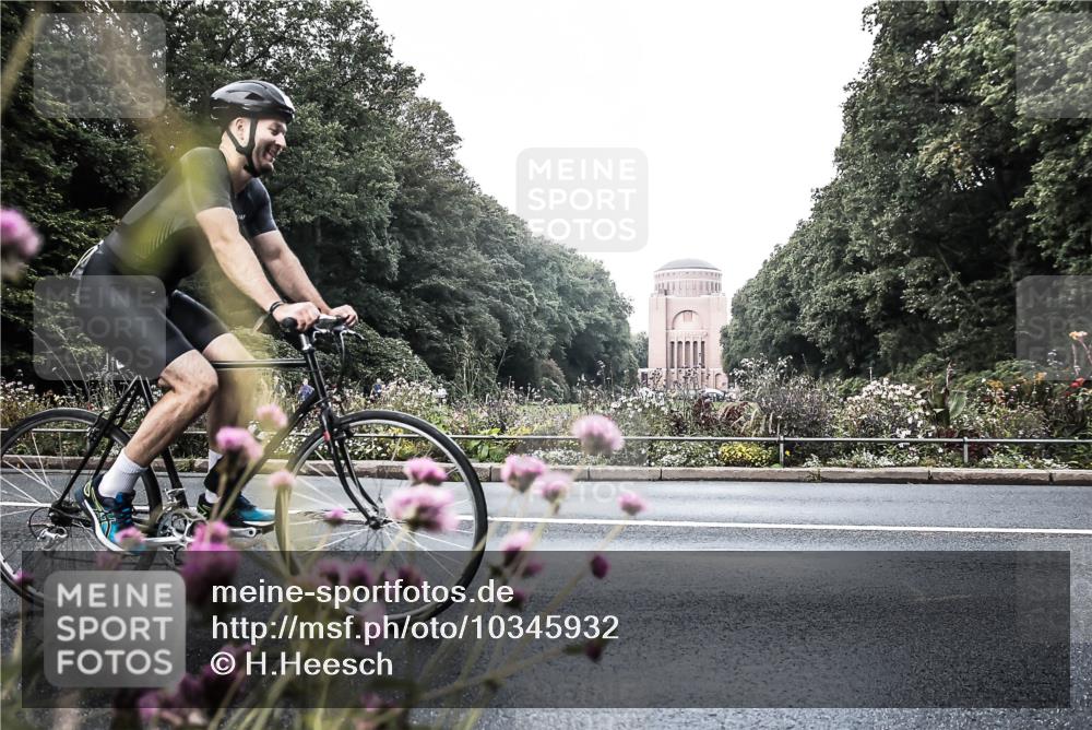 13.09.2026 - Stadtparktriathlon H.Heesch http://msf.ph/oto/10345932 13.09.2026 10:59:36 Radfahren 490, 626, 641 meine-sportfotos.de