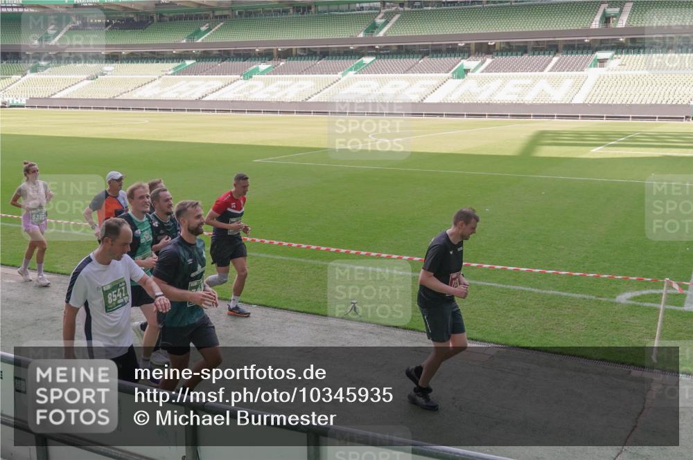 13.09.2026 - 21. swb-Marathon Bremen Michael Burmester http://msf.ph/oto/10345935 13.09.2026 13:33:29 Laufen im Stadion 155, 344, 350, 428, 490, 594, 679, 690, 709, 765, 786, 787, 916, 1001, 1048, 1051, 1098, 1133, 1292, 1377, 1427, 1444, 1557, 1591, 1592, 1661, 1703, 1760, 1827, 1897, 1923, 1996, 2077, 2132, 2226, 2230, 2231, 2253, 2270, 2274, 2320, 2374, 2399, 2400, 2451, 2456, 2479, 2511, 2514, 2515, 2523, 2539, 2543, 2556, 2616, 2630, 2641, 2649, 2718, 2735, 2757, 2769, 2787, 2848, 2982, 3014, 3345, 3350, 3443, 3503, 3577, 3601, 3614, 3746, 3797, 3875, 3901, 3911, 3952, 4001 meine-sportfotos.de