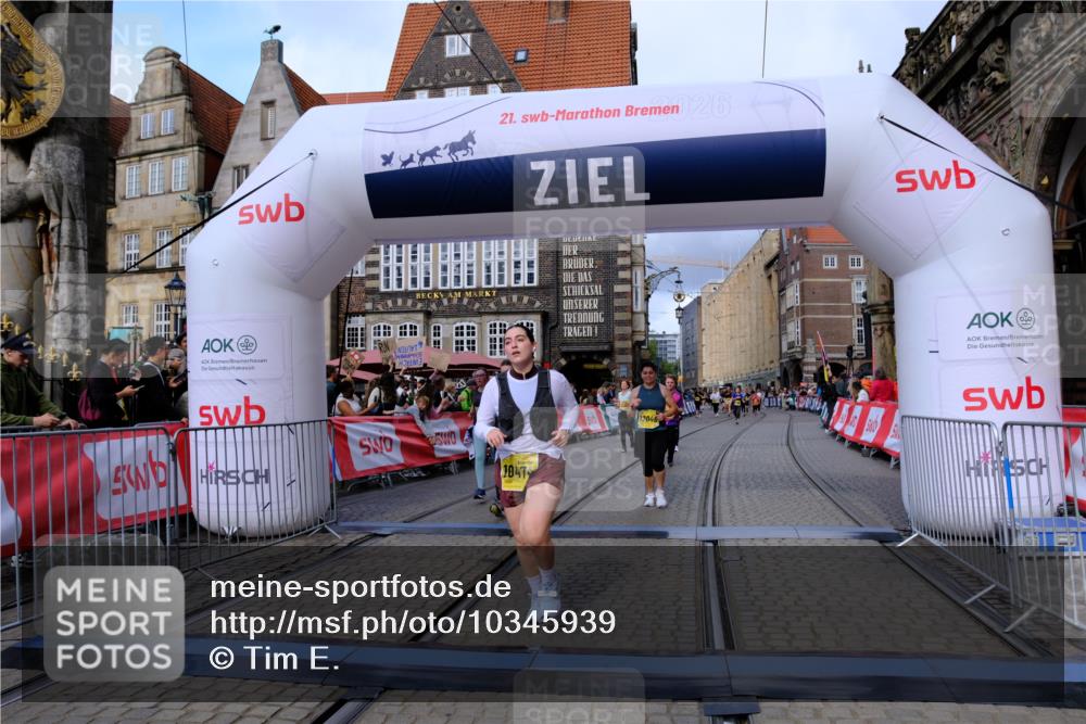 13.09.2026 - 21. swb-Marathon Bremen Tim E. http://msf.ph/oto/10345939 13.09.2026 11:16:13 Ziel 10474, 10665, 10900, 11217, 11307, 11549, 11613, 11778, 11897, 11940, 12046, 12306 meine-sportfotos.de