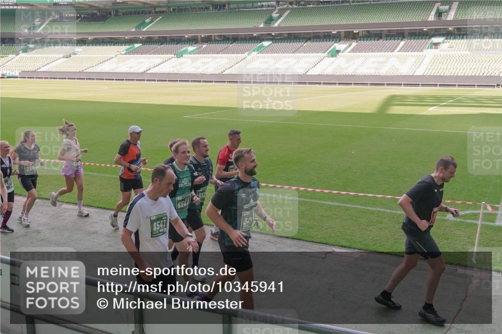 13.09.2026 - 21. swb-Marathon Bremen Michael Burmester http://msf.ph/oto/10345941 13.09.2026 13:33:29 Laufen im Stadion 155, 344, 350, 428, 490, 594, 679, 690, 709, 765, 786, 787, 916, 1001, 1048, 1051, 1098, 1133, 1292, 1377, 1427, 1444, 1557, 1591, 1592, 1661, 1703, 1760, 1827, 1897, 1923, 1996, 2077, 2132, 2226, 2230, 2231, 2253, 2270, 2274, 2320, 2374, 2399, 2400, 2451, 2456, 2479, 2511, 2514, 2515, 2523, 2539, 2543, 2556, 2616, 2630, 2641, 2649, 2718, 2735, 2757, 2769, 2787, 2848, 2982, 3014, 3345, 3350, 3443, 3503, 3577, 3601, 3614, 3746, 3797, 3875, 3901, 3911, 3952, 4001 meine-sportfotos.de