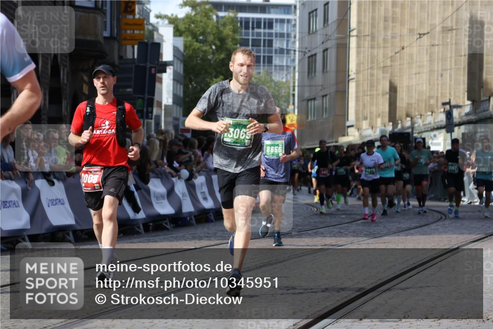 13.09.2026 - 21. swb-Marathon Bremen Strokosch-Dieckow http://msf.ph/oto/10345951 13.09.2026 13:27:57 Ziel 323, 440, 593, 857, 940, 1006, 1373, 1574, 1932, 2345, 2668, 2686, 3013, 3460, 3521, 3970, 4421, 4496, 4593, 5081, 5220, 5290, 5557, 5616, 6067, 6306, 7110, 7138, 7358, 8351, 9494, 9727, 13198, 1343, 3334, 5360, 6182, 7926, 8656, 9167, 9168, 9543, 9738, 9881, 13069 meine-sportfotos.de
