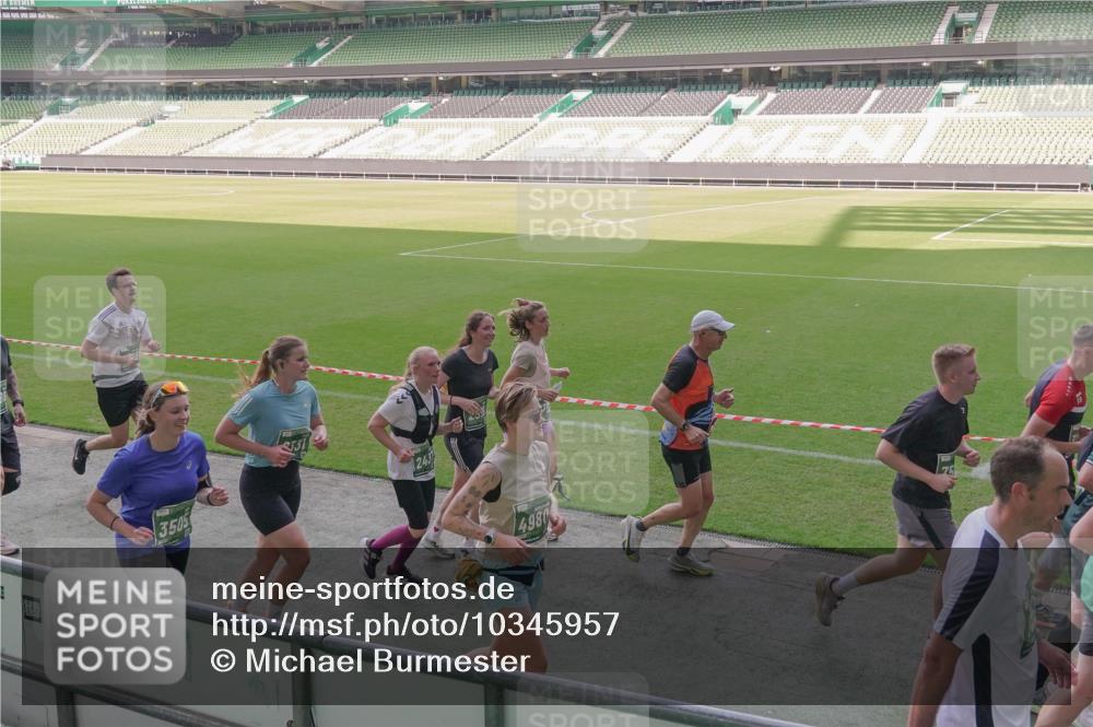 13.09.2026 - 21. swb-Marathon Bremen Michael Burmester http://msf.ph/oto/10345957 13.09.2026 13:33:31 Laufen im Stadion 155, 344, 350, 428, 490, 594, 679, 690, 709, 765, 786, 787, 916, 1001, 1048, 1051, 1098, 1133, 1292, 1377, 1427, 1444, 1557, 1591, 1592, 1661, 1703, 1760, 1827, 1923, 1996, 2077, 2132, 2226, 2230, 2231, 2270, 2274, 2320, 2374, 2399, 2400, 2451, 2456, 2479, 2511, 2514, 2515, 2523, 2539, 2543, 2556, 2616, 2630, 2641, 2649, 2718, 2735, 2757, 2769, 2787, 2848, 2982, 3014, 3345, 3350, 3443, 3503, 3577, 3601, 3614, 3746, 3797, 3875, 3901, 3911, 3952, 4001 meine-sportfotos.de