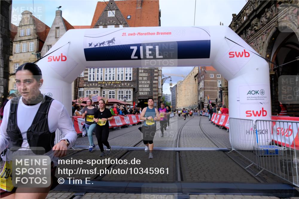 13.09.2026 - 21. swb-Marathon Bremen Tim E. http://msf.ph/oto/10345961 13.09.2026 11:16:14 Ziel 10474, 10665, 10900, 11217, 11307, 11549, 11613, 11778, 11897, 11940, 12046, 12306 meine-sportfotos.de