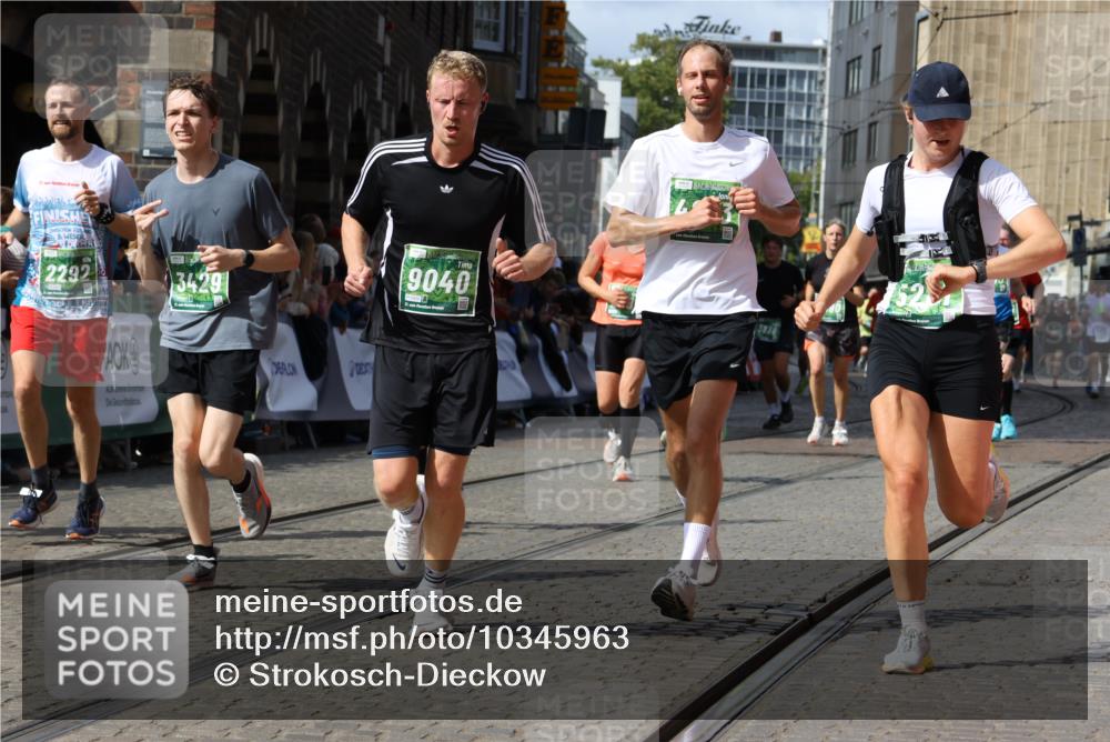 13.09.2026 - 21. swb-Marathon Bremen Strokosch-Dieckow http://msf.ph/oto/10345963 13.09.2026 13:32:27 Ziel 1369, 2310, 2934, 3650, 3946, 4057, 4566, 4797, 4979, 5628, 6116, 6258, 6475, 6857, 6875, 7182, 7526, 7553, 7818, 8610, 9394, 9640, 13029, 13182, 1437, 1687, 2292, 2293, 2611, 2992, 3354, 3429, 3878, 3895, 4323, 4380, 4862, 5398, 6583, 6593, 6718, 6760, 7016, 7173, 7466, 7758, 7990, 8344, 8957, 9175 meine-sportfotos.de