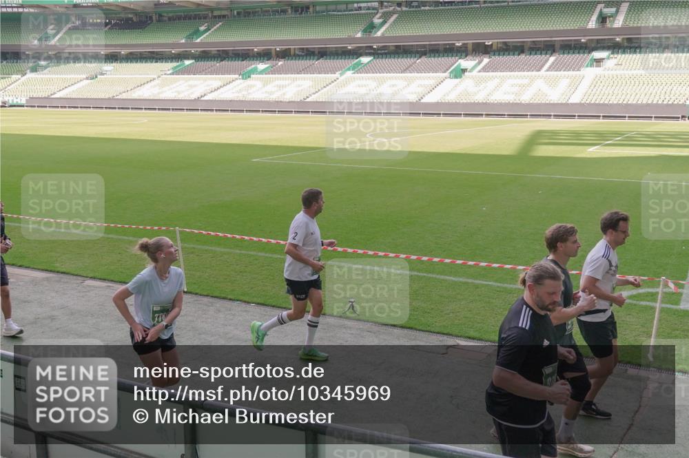 13.09.2026 - 21. swb-Marathon Bremen Michael Burmester http://msf.ph/oto/10345969 13.09.2026 13:33:33 Laufen im Stadion 155, 344, 350, 428, 490, 594, 679, 690, 709, 765, 786, 787, 916, 1001, 1048, 1051, 1098, 1133, 1292, 1377, 1444, 1557, 1591, 1592, 1661, 1703, 1760, 1827, 1923, 1996, 2077, 2132, 2226, 2230, 2231, 2270, 2274, 2320, 2374, 2399, 2400, 2451, 2456, 2479, 2511, 2514, 2515, 2523, 2539, 2543, 2556, 2616, 2630, 2641, 2649, 2718, 2735, 2757, 2769, 2787, 2848, 2982, 3014, 3345, 3350, 3443, 3503, 3577, 3601, 3614, 3746, 3797, 3875, 3901, 3911, 3952, 4001 meine-sportfotos.de
