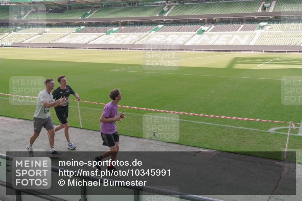 13.09.2026 - 21. swb-Marathon Bremen Michael Burmester http://msf.ph/oto/10345991 13.09.2026 13:33:40 Laufen im Stadion 155, 350, 428, 490, 594, 679, 690, 709, 765, 786, 787, 916, 1001, 1026, 1048, 1051, 1098, 1292, 1377, 1444, 1557, 1591, 1592, 1661, 1703, 1760, 1772, 1827, 1923, 1996, 2077, 2132, 2226, 2230, 2231, 2274, 2320, 2374, 2399, 2400, 2451, 2456, 2479, 2511, 2514, 2515, 2523, 2539, 2543, 2556, 2616, 2630, 2641, 2649, 2718, 2735, 2757, 2769, 2787, 2848, 2982, 3014, 3345, 3350, 3443, 3503, 3577, 3601, 3614, 3708, 3709, 3720, 3797, 3875, 3901, 3911, 3952, 4001, 4014 meine-sportfotos.de