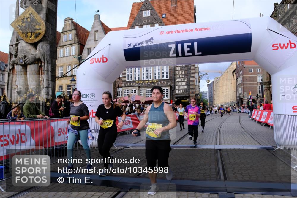 13.09.2026 - 21. swb-Marathon Bremen Tim E. http://msf.ph/oto/10345998 13.09.2026 11:16:16 Ziel 10474, 10665, 11217, 11307, 11549, 11613, 11768, 11778, 11897, 11940, 12046, 12306 meine-sportfotos.de