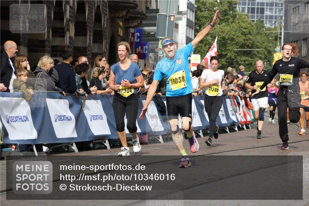13.09.2026 - 21. swb-Marathon Bremen Strokosch-Dieckow http://msf.ph/oto/10346016 13.09.2026 10:52:59 Ziel 10193, 10339, 10652, 10734, 10812, 10827, 10906, 10958, 11002, 11109, 11144, 11350, 11362, 11597, 11604, 11605, 12338, 12361, 12399, 12439, 12533, 10284, 10585, 10714, 11012, 11282, 11575, 12170, 12369, 12398 meine-sportfotos.de