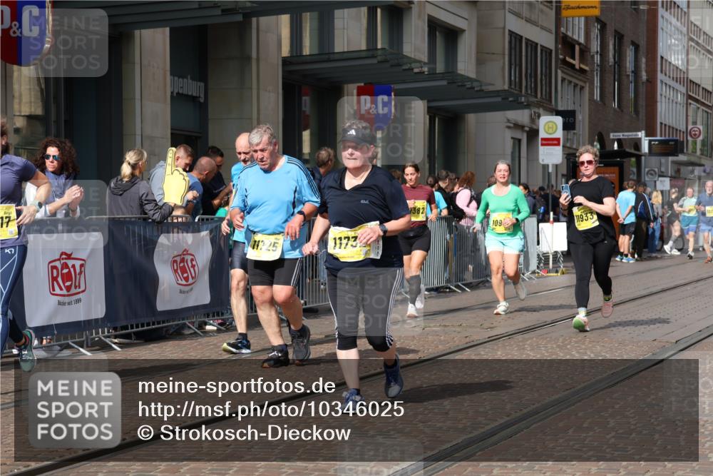 13.09.2026 - 21. swb-Marathon Bremen Strokosch-Dieckow http://msf.ph/oto/10346025 13.09.2026 11:10:00 Ziel 10002, 10169, 10361, 10362, 10706, 10719, 10791, 10890, 10963, 11080, 11382, 11725, 11732, 11933, 11957, 11982, 12117, 12207, 12227, 12293, 12454, 12550, 10234, 10299, 10417, 10435, 10645, 10696, 10737, 10751, 10785, 10990, 10991, 11119, 11383, 11437, 11441, 12449 meine-sportfotos.de