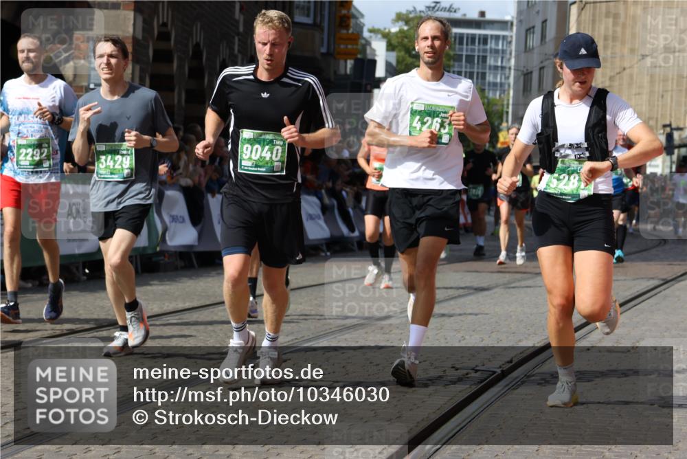 13.09.2026 - 21. swb-Marathon Bremen Strokosch-Dieckow http://msf.ph/oto/10346030 13.09.2026 13:32:27 Ziel 1369, 2310, 2934, 3650, 3946, 4057, 4566, 4797, 4979, 5628, 6116, 6258, 6475, 6857, 6875, 7182, 7526, 7553, 7818, 8610, 9394, 9640, 13029, 13182, 1437, 1687, 2292, 2293, 2611, 2992, 3354, 3429, 3878, 3895, 4323, 4380, 4862, 5398, 6583, 6593, 6718, 6760, 7016, 7173, 7466, 7758, 7990, 8344, 8957, 9175 meine-sportfotos.de