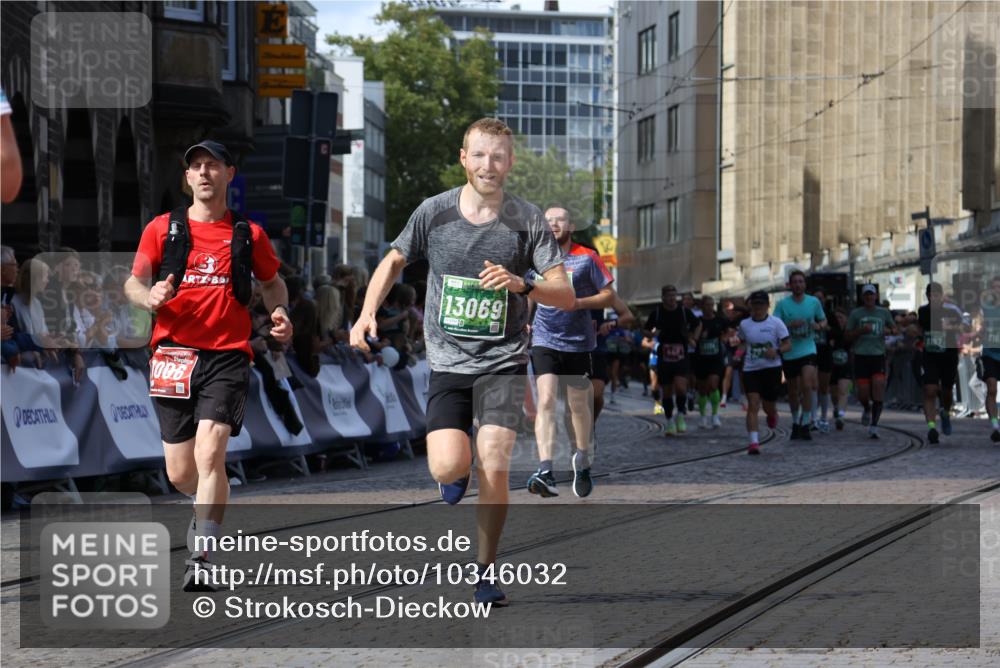 13.09.2026 - 21. swb-Marathon Bremen Strokosch-Dieckow http://msf.ph/oto/10346032 13.09.2026 13:27:57 Ziel 323, 440, 593, 857, 940, 1006, 1373, 1574, 1932, 2345, 2668, 2686, 3013, 3460, 3521, 3970, 4421, 4496, 4593, 5081, 5220, 5290, 5557, 5616, 6067, 6306, 7110, 7138, 7358, 8351, 9494, 9727, 13198, 1343, 3334, 5360, 6182, 7926, 8656, 9167, 9168, 9543, 9738, 9881, 13069 meine-sportfotos.de
