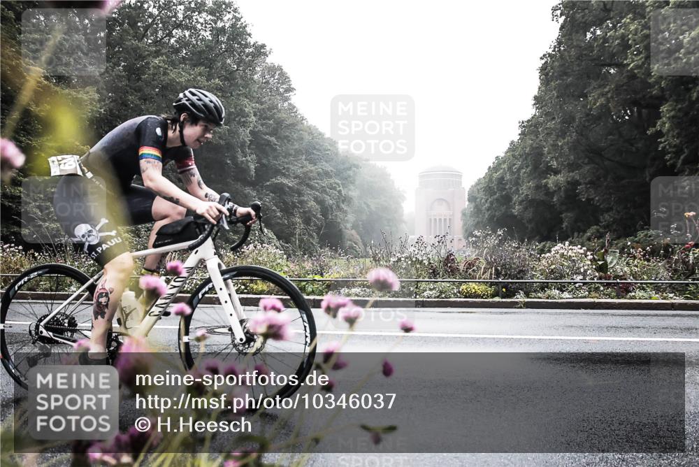 13.09.2026 - Stadtparktriathlon H.Heesch http://msf.ph/oto/10346037 13.09.2026 09:35:18 Radfahren 208, 209 meine-sportfotos.de