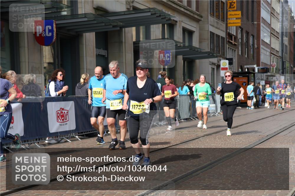 13.09.2026 - 21. swb-Marathon Bremen Strokosch-Dieckow http://msf.ph/oto/10346044 13.09.2026 11:10:01 Ziel 10002, 10169, 10361, 10362, 10706, 10719, 10791, 10890, 10963, 11080, 11382, 11725, 11732, 11933, 11957, 11982, 12117, 12207, 12227, 12293, 12454, 12550, 10299, 10435, 10645, 10696, 10737, 10751, 10990, 10991, 11119, 11383, 11437, 11441, 12449 meine-sportfotos.de