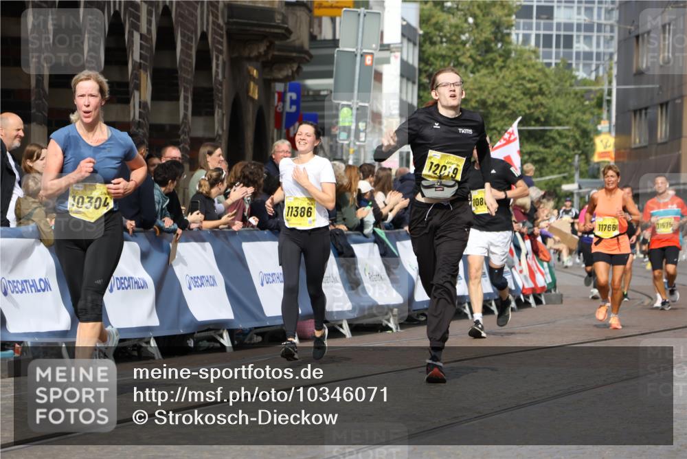 13.09.2026 - 21. swb-Marathon Bremen Strokosch-Dieckow http://msf.ph/oto/10346071 13.09.2026 10:53:01 Ziel 10193, 10339, 10652, 10734, 10812, 10827, 10906, 11002, 11038, 11109, 11144, 11350, 11362, 11597, 12338, 12361, 12399, 12439, 12533, 10284, 10448, 10585, 11012, 11282, 12170, 12398, 12461 meine-sportfotos.de
