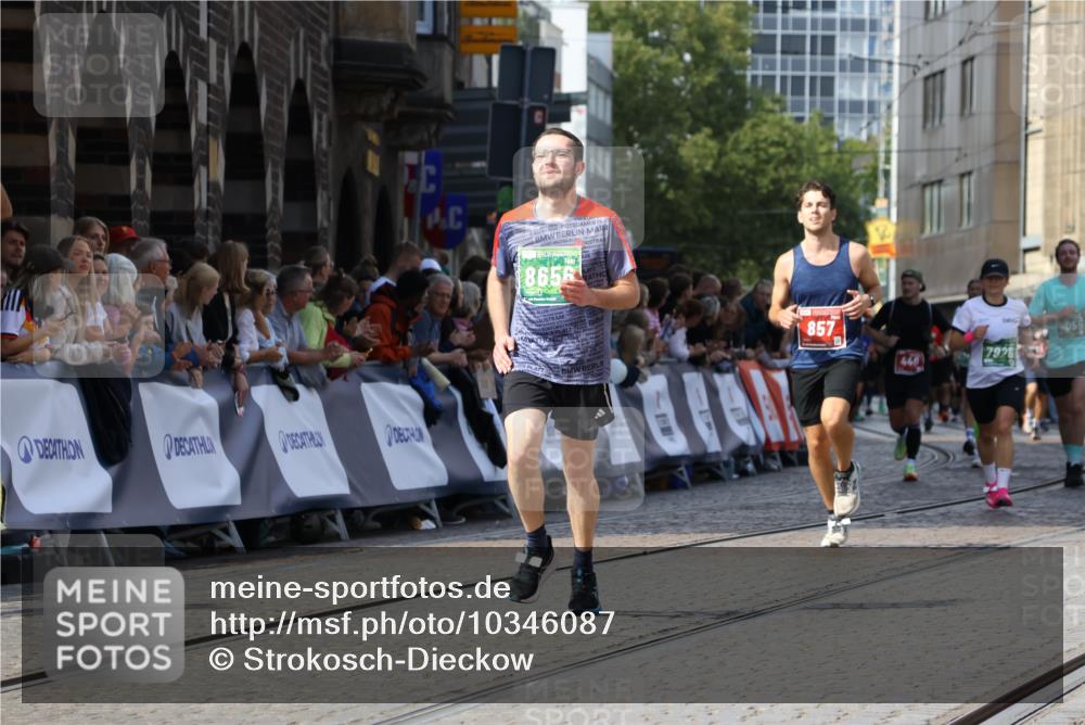 13.09.2026 - 21. swb-Marathon Bremen Strokosch-Dieckow http://msf.ph/oto/10346087 13.09.2026 13:27:59 Ziel 323, 440, 857, 940, 1006, 1373, 1574, 1932, 2345, 2668, 2686, 3013, 3460, 3521, 3970, 4421, 4496, 4593, 4744, 5081, 5557, 6067, 7042, 7110, 7138, 7358, 8351, 9494, 9727, 13198, 1343, 3114, 3334, 4506, 5360, 6182, 7926, 8656, 9167, 9168, 9543, 9738, 9881 meine-sportfotos.de