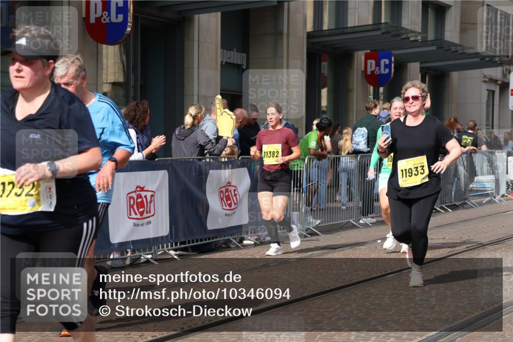 13.09.2026 - 21. swb-Marathon Bremen Strokosch-Dieckow http://msf.ph/oto/10346094 13.09.2026 11:10:02 Ziel 10002, 10169, 10247, 10361, 10362, 10422, 10706, 10719, 10791, 10890, 10963, 11080, 11382, 11725, 11732, 11933, 11957, 11982, 12117, 12207, 12227, 12293, 12454, 12550, 10299, 10435, 10645, 10737, 10751, 11119, 11383, 11437, 11441, 12207, 12449 meine-sportfotos.de