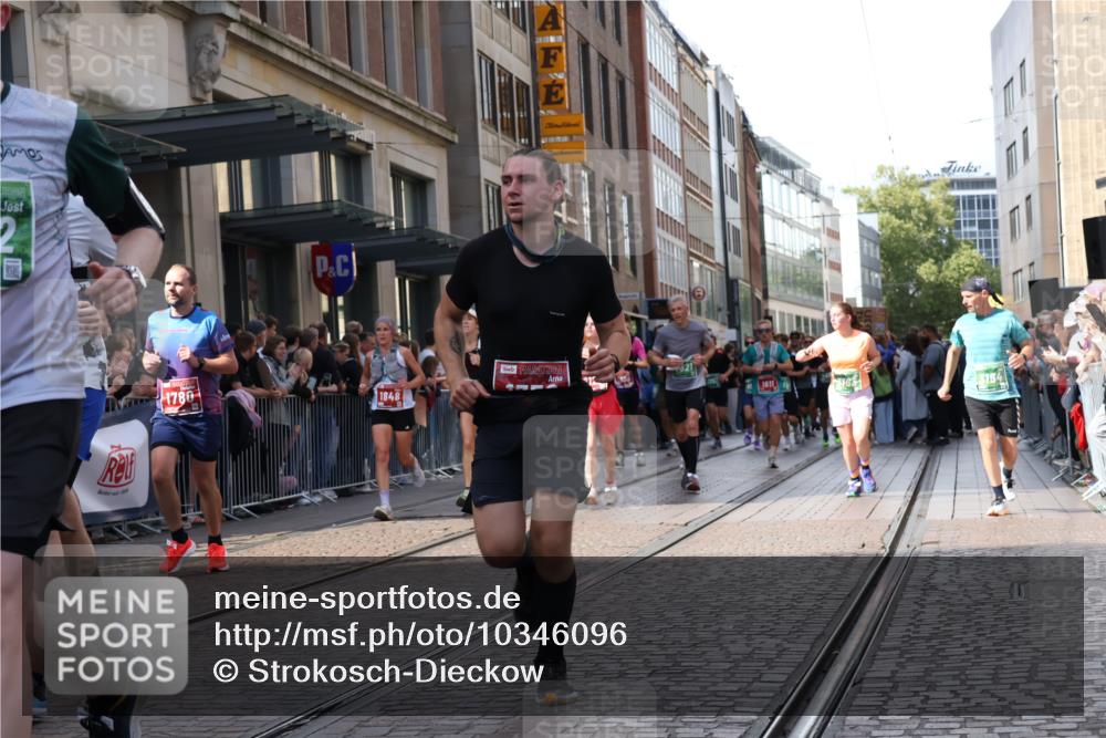 13.09.2026 - 21. swb-Marathon Bremen Strokosch-Dieckow http://msf.ph/oto/10346096 13.09.2026 13:30:06 Ziel 625, 881, 1067, 1909, 1938, 2265, 2364, 2900, 3163, 3164, 3425, 4058, 4206, 4332, 4415, 4425, 4748, 4763, 5506, 5551, 5615, 6347, 6988, 7184, 7253, 7567, 7645, 7821, 7966, 8090, 8105, 8116, 8117, 8169, 8314, 8441, 8494, 8762, 8878, 8966, 9011, 9015, 9108, 9412, 9529, 9695, 9825, 109, 454, 716, 1073, 1173, 1205, 1308, 1611, 1653, 1759, 1780, 1848, 1861, 2126, 3190, 3320, 3618, 3667, 3908, 4115, 4524, 4575, 5039, 5198, 5348, 5631, 6127, 6225, 6720, 7093, 8267, 8899, 9049 meine-sportfotos.de