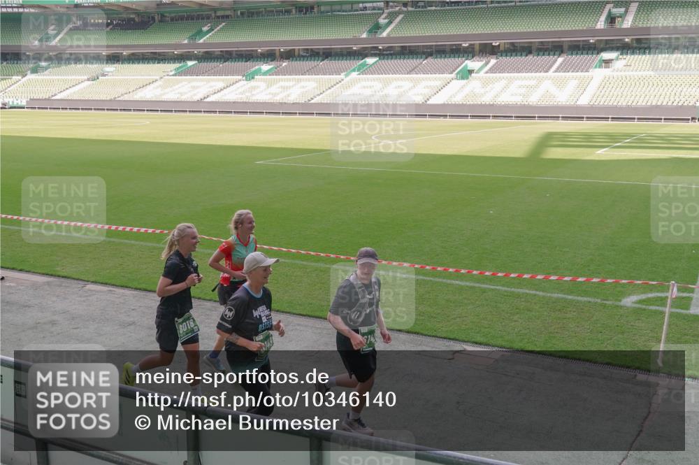 13.09.2026 - 21. swb-Marathon Bremen Michael Burmester http://msf.ph/oto/10346140 13.09.2026 13:34:03 Laufen im Stadion 155, 170, 193, 368, 428, 594, 679, 709, 765, 786, 787, 916, 1001, 1026, 1048, 1051, 1098, 1292, 1377, 1444, 1553, 1557, 1560, 1591, 1592, 1607, 1661, 1703, 1760, 1772, 1784, 1827, 1996, 2077, 2132, 2226, 2338, 2399, 2400, 2451, 2479, 2511, 2515, 2539, 2543, 2616, 2630, 2641, 2718, 2735, 2757, 2769, 2787, 2791, 2982, 3014, 3345, 3443, 3503, 3547, 3577, 3601, 3614, 3660, 3708, 3709, 3720, 3797, 3875, 3901, 3911, 3914, 3952, 4001, 4014, 5151 meine-sportfotos.de