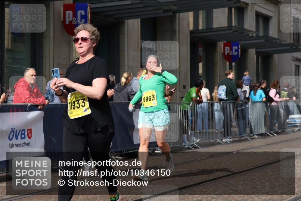 13.09.2026 - 21. swb-Marathon Bremen Strokosch-Dieckow http://msf.ph/oto/10346150 13.09.2026 11:10:04 Ziel 10002, 10169, 10247, 10361, 10362, 10422, 10706, 10719, 10768, 10791, 10890, 10963, 11080, 11300, 11382, 11725, 11732, 11933, 11957, 11982, 12117, 12227, 12293, 12454, 12550, 10299, 10435, 10645, 10737, 10751, 11119, 11383, 11437, 11441, 12207, 12449 meine-sportfotos.de