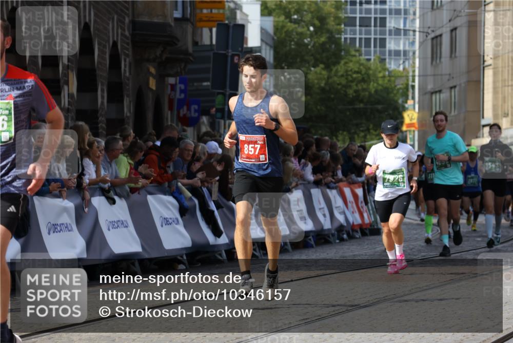 13.09.2026 - 21. swb-Marathon Bremen Strokosch-Dieckow http://msf.ph/oto/10346157 13.09.2026 13:28:01 Ziel 323, 440, 534, 762, 857, 940, 1006, 1932, 2668, 2686, 3013, 3135, 3460, 3521, 3970, 4421, 4496, 4593, 4744, 5081, 5557, 6067, 6522, 7042, 7138, 7358, 8351, 9494, 9727, 13198, 2977, 3114, 3334, 4506, 5360, 5889, 6182, 7926, 8656, 9167, 9168, 9543, 9738, 9881 meine-sportfotos.de