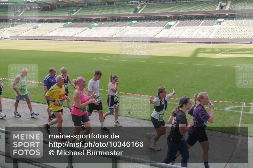 13.09.2026 - 21. swb-Marathon Bremen Michael Burmester http://msf.ph/oto/10346166 13.09.2026 13:34:07 Laufen im Stadion 155, 170, 193, 368, 428, 594, 679, 709, 765, 786, 787, 916, 1001, 1026, 1048, 1051, 1098, 1280, 1292, 1321, 1377, 1444, 1553, 1557, 1560, 1591, 1592, 1607, 1661, 1703, 1760, 1772, 1784, 1827, 1996, 2077, 2132, 2226, 2338, 2399, 2400, 2451, 2479, 2511, 2515, 2543, 2616, 2630, 2641, 2718, 2735, 2757, 2769, 2787, 2791, 2982, 3014, 3179, 3345, 3443, 3503, 3547, 3577, 3601, 3614, 3660, 3708, 3709, 3720, 3797, 3875, 3901, 3911, 3914, 3952, 4001, 4014, 5151 meine-sportfotos.de
