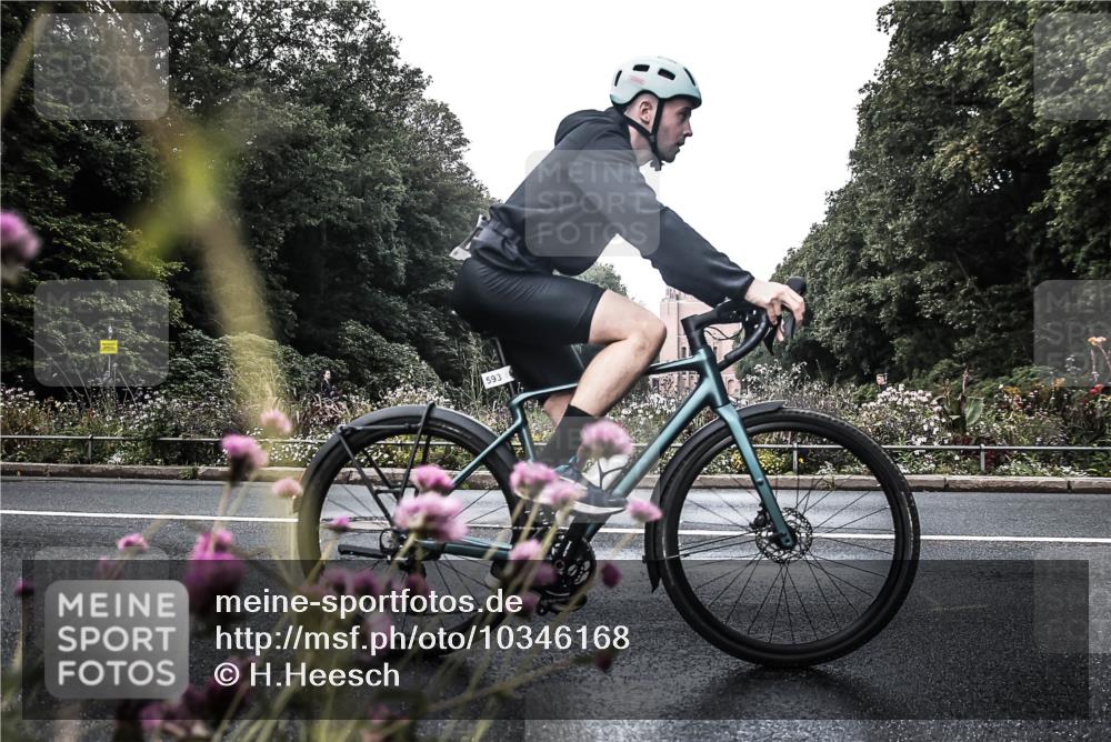 13.09.2026 - Stadtparktriathlon H.Heesch http://msf.ph/oto/10346168 13.09.2026 11:00:59 Radfahren 423, 504, 593, 622, 625, 647 meine-sportfotos.de