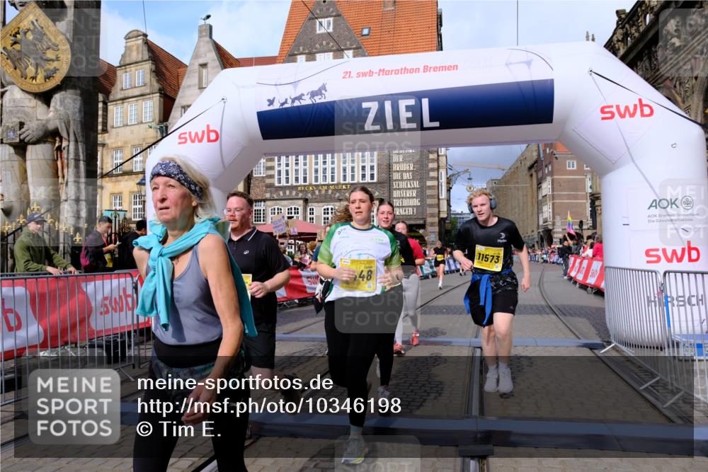 13.09.2026 - 21. swb-Marathon Bremen Tim E. http://msf.ph/oto/10346198 13.09.2026 11:16:34 Ziel 10242, 11026, 11081, 11139, 11181, 11200, 11264, 11385, 11448, 11573, 11768, 12057, 12151, 12539, 13508 meine-sportfotos.de