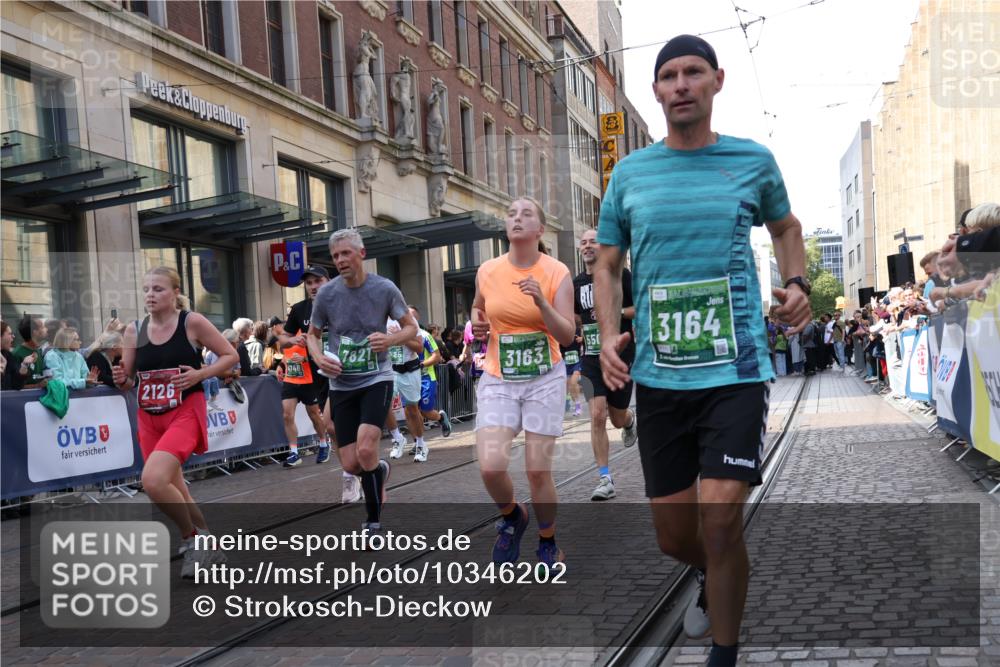 13.09.2026 - 21. swb-Marathon Bremen Strokosch-Dieckow http://msf.ph/oto/10346202 13.09.2026 13:30:11 Ziel 625, 881, 1067, 2265, 2369, 2452, 2723, 2900, 3163, 3164, 3425, 4058, 4206, 4332, 4342, 4415, 4425, 4748, 4757, 4763, 5506, 5551, 6134, 6347, 6523, 6988, 7253, 7567, 7645, 7821, 8090, 8105, 8116, 8117, 8169, 8314, 8494, 8762, 8878, 8966, 9011, 9015, 9108, 9412, 9692, 9695, 9699, 9825, 109, 454, 1173, 1205, 1308, 1611, 1653, 1759, 1780, 1848, 1909, 1938, 2126, 2364, 3190, 3667, 3908, 4524, 4575, 5039, 5198, 5348, 5615, 5631, 6225, 6720, 7093, 8267, 8899 meine-sportfotos.de