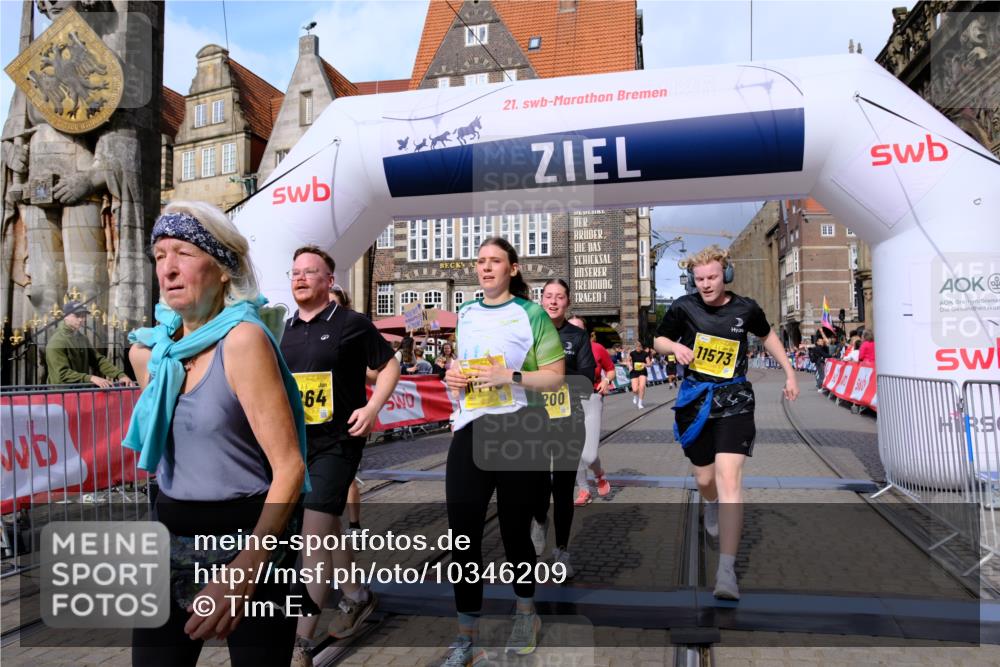 13.09.2026 - 21. swb-Marathon Bremen Tim E. http://msf.ph/oto/10346209 13.09.2026 11:16:34 Ziel 10242, 11026, 11081, 11139, 11181, 11200, 11264, 11385, 11448, 11573, 11768, 12057, 12151, 12539, 13508 meine-sportfotos.de