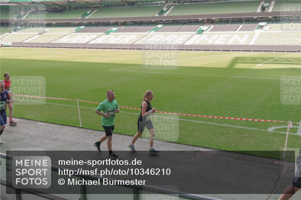 13.09.2026 - 21. swb-Marathon Bremen Michael Burmester http://msf.ph/oto/10346210 13.09.2026 13:34:12 Laufen im Stadion 155, 170, 193, 368, 428, 594, 679, 709, 765, 787, 916, 1001, 1026, 1048, 1051, 1098, 1280, 1292, 1321, 1444, 1553, 1557, 1560, 1591, 1592, 1607, 1661, 1703, 1760, 1772, 1784, 1827, 1992, 1996, 2077, 2132, 2226, 2338, 2399, 2400, 2451, 2479, 2511, 2515, 2543, 2616, 2630, 2641, 2718, 2735, 2757, 2787, 2791, 2982, 3014, 3179, 3191, 3345, 3443, 3503, 3547, 3577, 3601, 3614, 3660, 3708, 3709, 3720, 3797, 3875, 3901, 3904, 3911, 3914, 3952, 4001, 4014, 4500, 4561, 5151 meine-sportfotos.de
