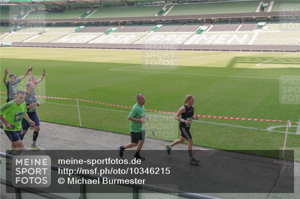 13.09.2026 - 21. swb-Marathon Bremen Michael Burmester http://msf.ph/oto/10346215 13.09.2026 13:34:13 Laufen im Stadion 155, 170, 193, 368, 428, 594, 679, 709, 765, 916, 1001, 1026, 1048, 1051, 1098, 1280, 1321, 1444, 1553, 1557, 1560, 1591, 1592, 1607, 1661, 1703, 1760, 1772, 1784, 1827, 1992, 1996, 2077, 2132, 2226, 2338, 2399, 2400, 2451, 2479, 2511, 2515, 2543, 2616, 2630, 2641, 2718, 2735, 2757, 2787, 2791, 2982, 3014, 3179, 3191, 3345, 3443, 3503, 3547, 3577, 3601, 3614, 3660, 3708, 3709, 3720, 3797, 3875, 3901, 3904, 3911, 3914, 3952, 4001, 4014, 4500, 4561, 5151 meine-sportfotos.de