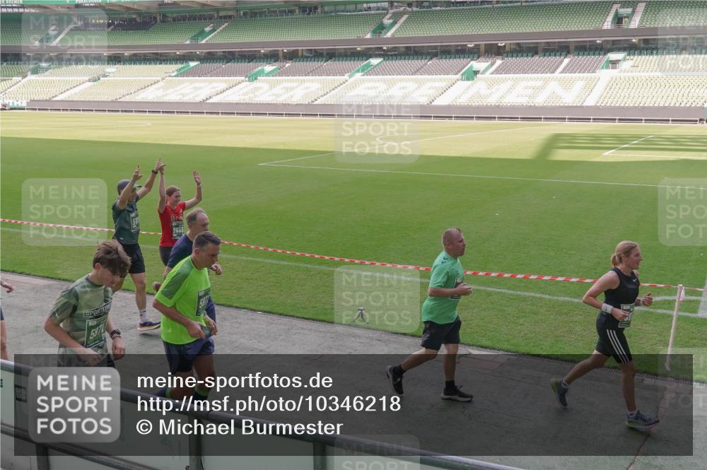 13.09.2026 - 21. swb-Marathon Bremen Michael Burmester http://msf.ph/oto/10346218 13.09.2026 13:34:13 Laufen im Stadion 155, 170, 193, 368, 428, 594, 679, 709, 765, 916, 1001, 1026, 1048, 1051, 1098, 1280, 1321, 1444, 1553, 1557, 1560, 1591, 1592, 1607, 1661, 1703, 1760, 1772, 1784, 1827, 1992, 1996, 2077, 2132, 2226, 2338, 2399, 2400, 2451, 2479, 2511, 2515, 2543, 2616, 2630, 2641, 2718, 2735, 2757, 2787, 2791, 2982, 3014, 3179, 3191, 3345, 3443, 3503, 3547, 3577, 3601, 3614, 3660, 3708, 3709, 3720, 3797, 3875, 3901, 3904, 3911, 3914, 3952, 4001, 4014, 4500, 4561, 5151 meine-sportfotos.de