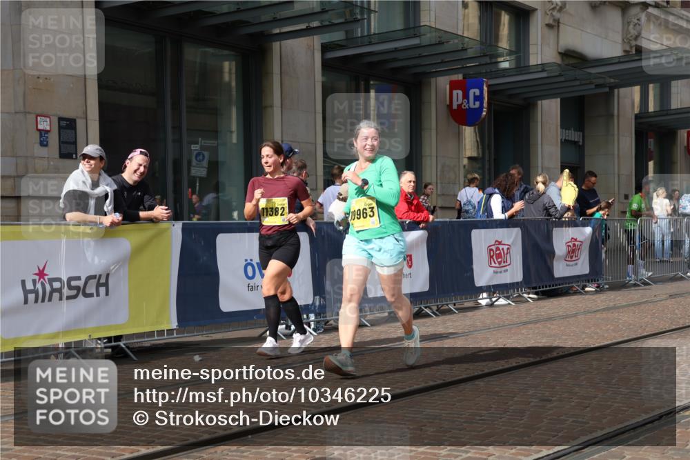 13.09.2026 - 21. swb-Marathon Bremen Strokosch-Dieckow http://msf.ph/oto/10346225 13.09.2026 11:10:05 Ziel 10002, 10169, 10247, 10361, 10362, 10422, 10706, 10719, 10768, 10791, 10890, 10963, 11080, 11283, 11298, 11300, 11382, 11725, 11732, 11933, 11957, 11982, 12117, 12183, 12227, 12293, 12454, 12550, 10299, 10435, 10645, 10737, 10751, 11119, 11383, 11437, 11441, 12207, 12449 meine-sportfotos.de