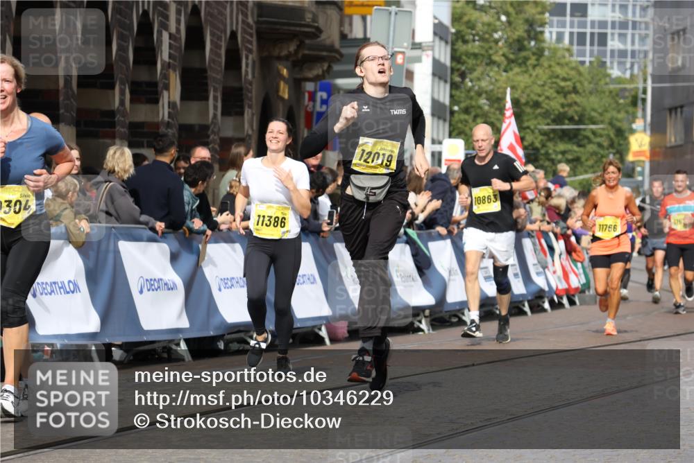 13.09.2026 - 21. swb-Marathon Bremen Strokosch-Dieckow http://msf.ph/oto/10346229 13.09.2026 10:53:01 Ziel 10193, 10339, 10652, 10734, 10812, 10827, 10906, 11002, 11038, 11109, 11144, 11350, 11362, 11597, 12338, 12361, 12399, 12439, 12533, 10284, 10448, 10585, 11012, 11282, 12170, 12398, 12461 meine-sportfotos.de